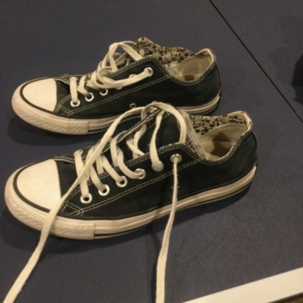 Chucks  black size5 men’s/7 womens. Used.